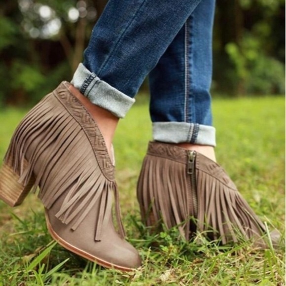 New fringe leather ankle booties 🎡 - Picture 4 of 12